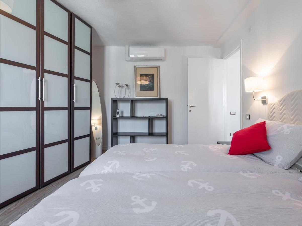 Casa Alla Marina Del Porto Di Cagliari Lägenhet Exteriör bild