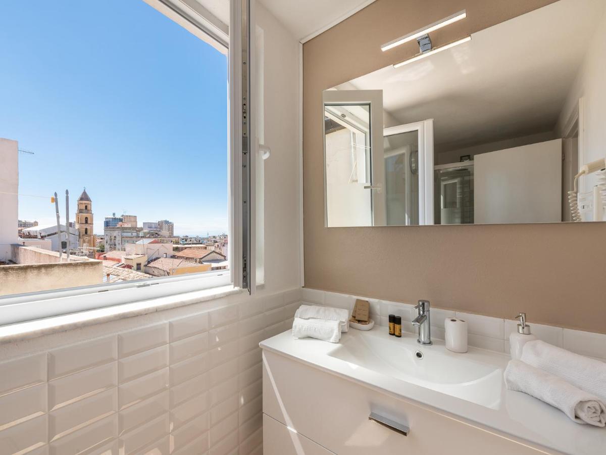 Casa Alla Marina Del Porto Di Cagliari Lägenhet Exteriör bild