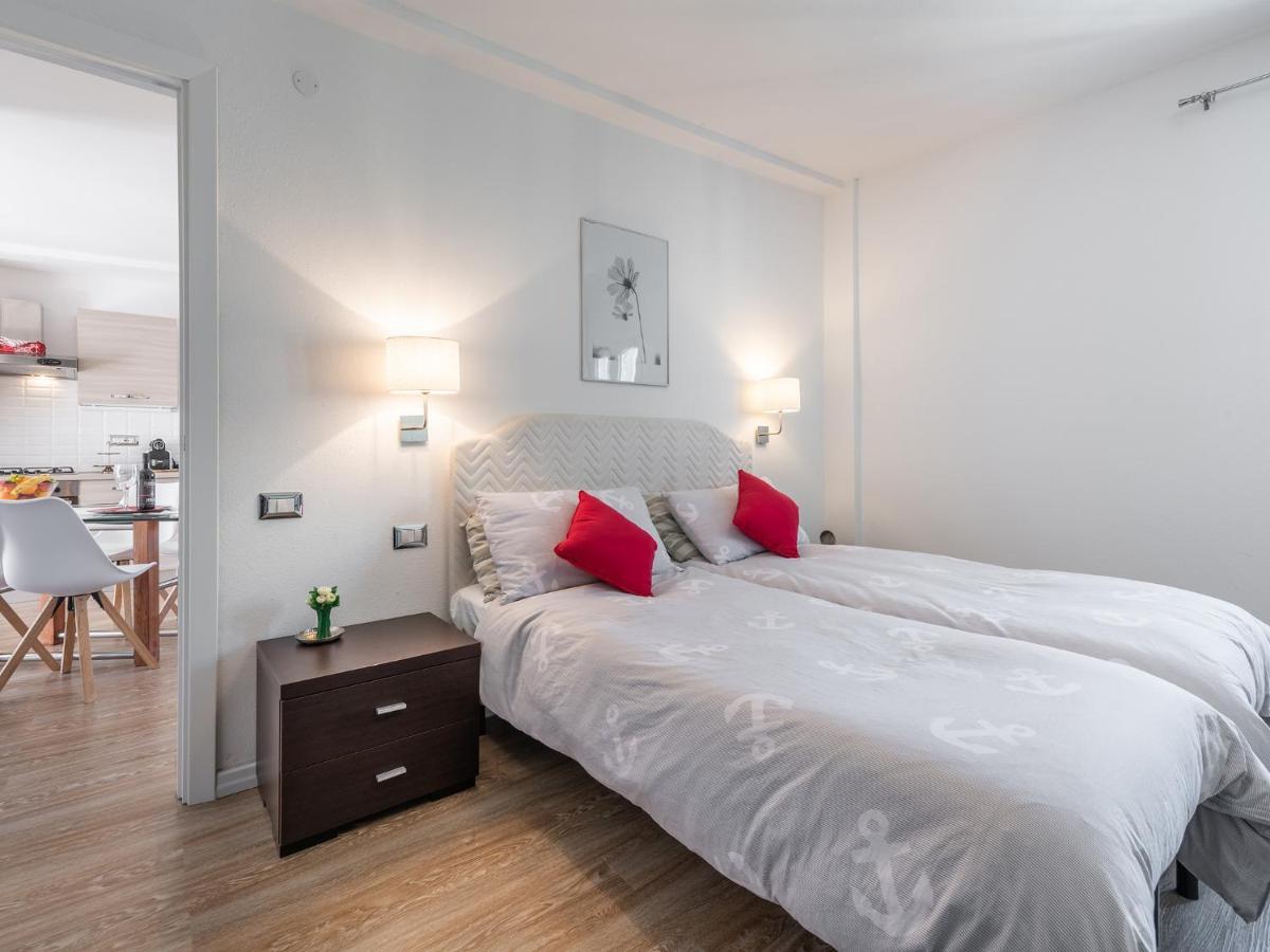 Casa Alla Marina Del Porto Di Cagliari Lägenhet Exteriör bild