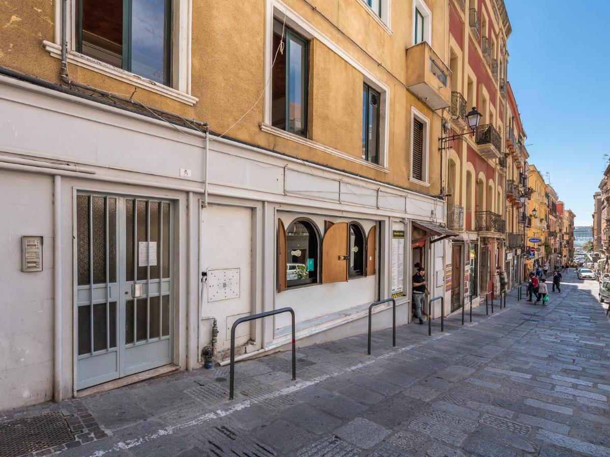 Casa Alla Marina Del Porto Di Cagliari Lägenhet Exteriör bild